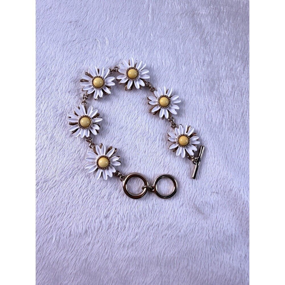 Vintage White Daisy Flower Enamel Bracelet Gold Tone T-Bar Toggle Clasp 7.5"